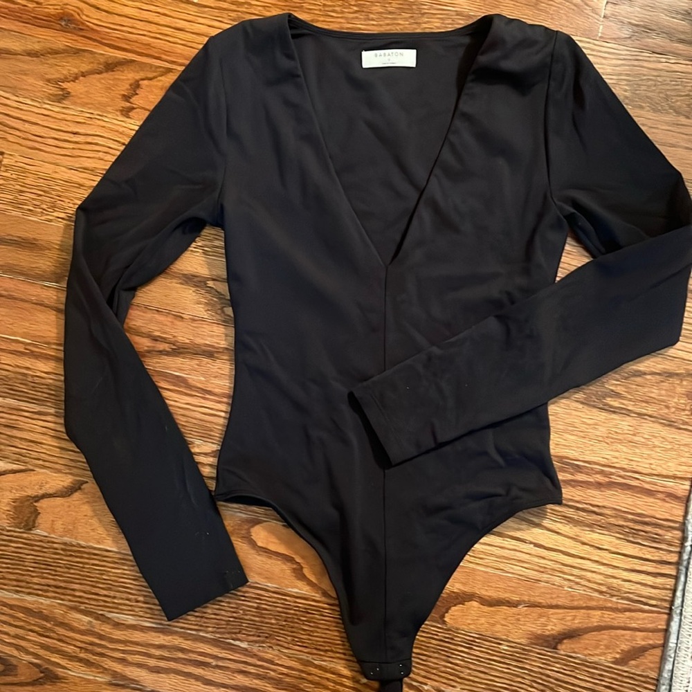 Long sleeve black v-neck bodysuit